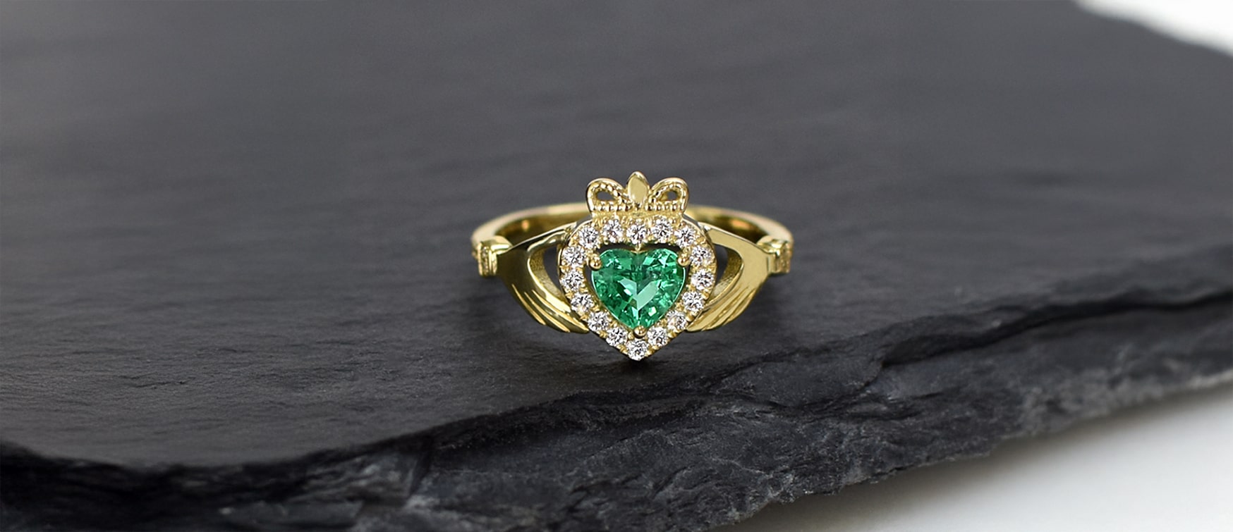 Heart-shaped Emerald and Diamond Engagement Ring in Yellow Gold, Designed to Suit Individual Lifestyles and Personal Style Choices.